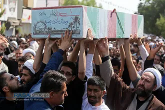 تشییع ۷ شهید گمنام دفاع مقدس در قم