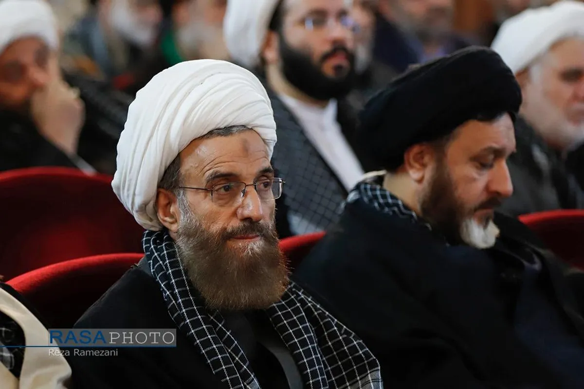 نشست تشکل اساتید سطوح عالی و خارج حوزه علمیه با موضوع "طوفان الاقصی و تحولات جهانی"