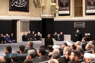 مراسم عزاداری شب عاشورای حسینی (علیه&zwnj;السلام) با حضور رهبر انقلاب