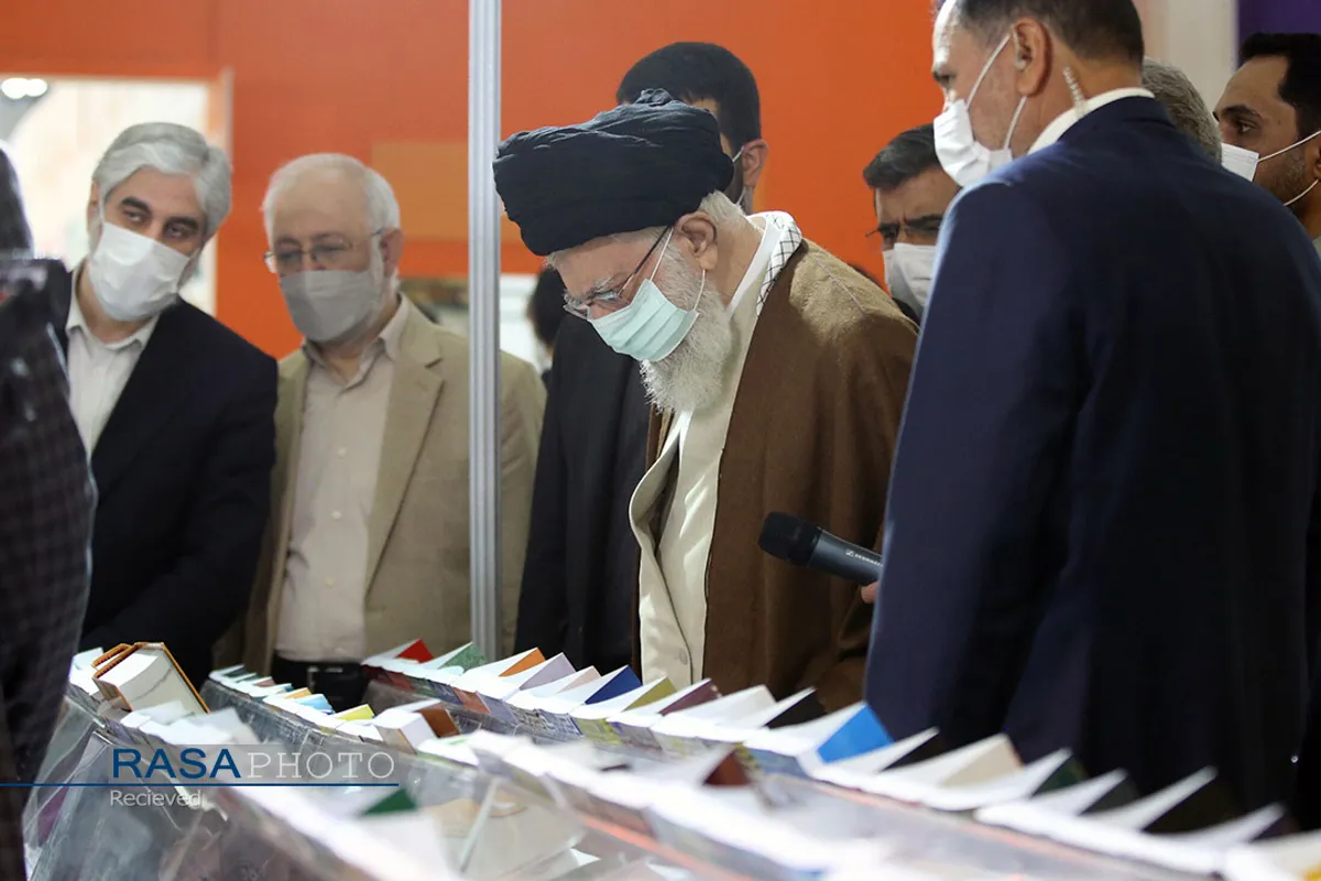 بازدید مقام معظم رهبری از سی و&zwnj;&zwnj; چهارمین نمایشگاه بین&zwnj;المللی کتاب تهران