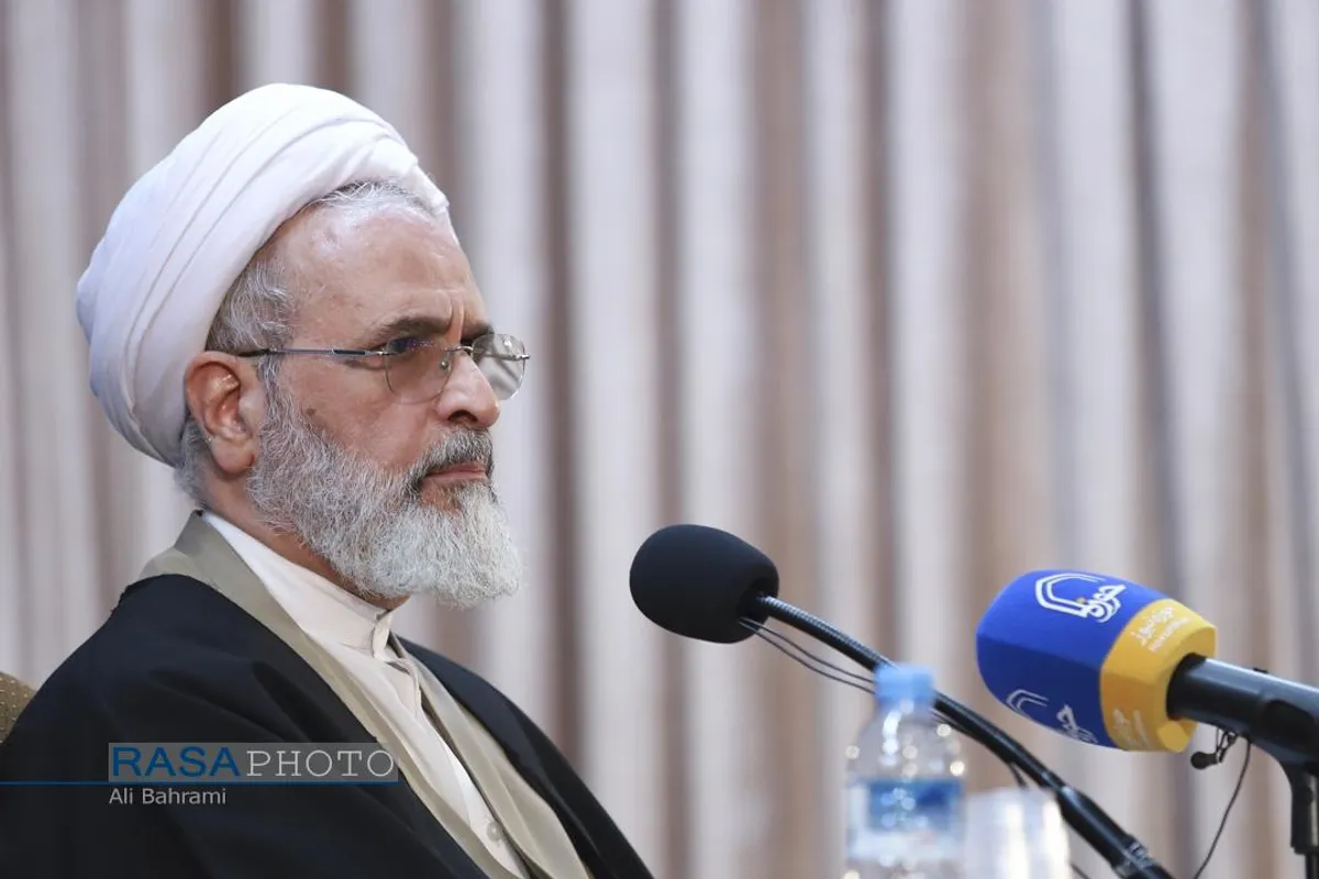نشست صمیمی آیت الله اعرافی مدیر حوزه علمیه با اساتید و طلاب