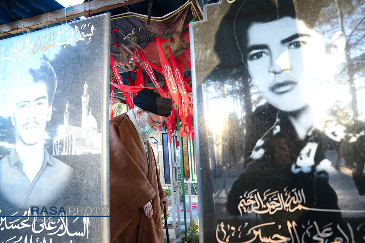 حضور مقام معظم رهبری در مرقد مطهر امام خمینی (ره) و گلزار شهیدان