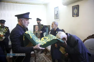 حضور خادمان حرم حضرت معصومه (س) در منزل سپهبد شهید عبدالرحیم موسوی