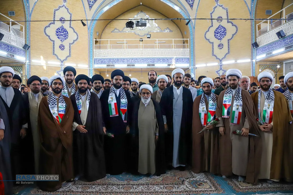 عمامه&zwnj;گذاری تعدادی از طلاب حوزه&zwnj;های علمیه در روز میلاد حضرت امام حسن عسکری (علیه&zwnj;السلام) توسط آیت الله شب&zwnj;زنده&zwnj;دار