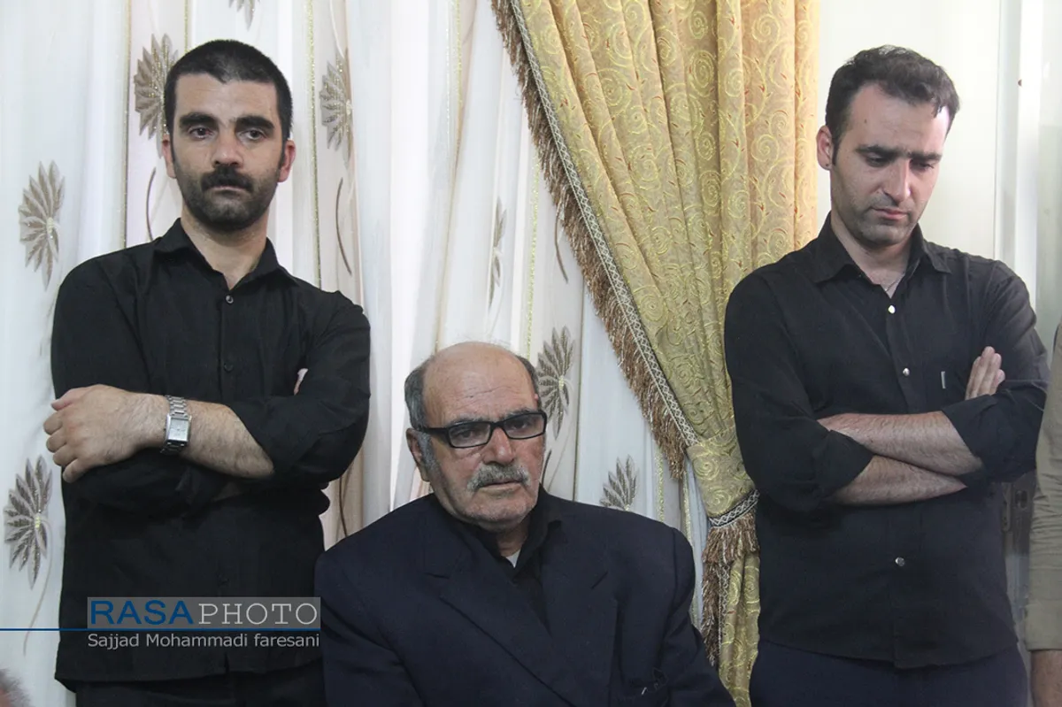 حضور امام حمعه شهرکرد در منزل شهید مدافع وطن