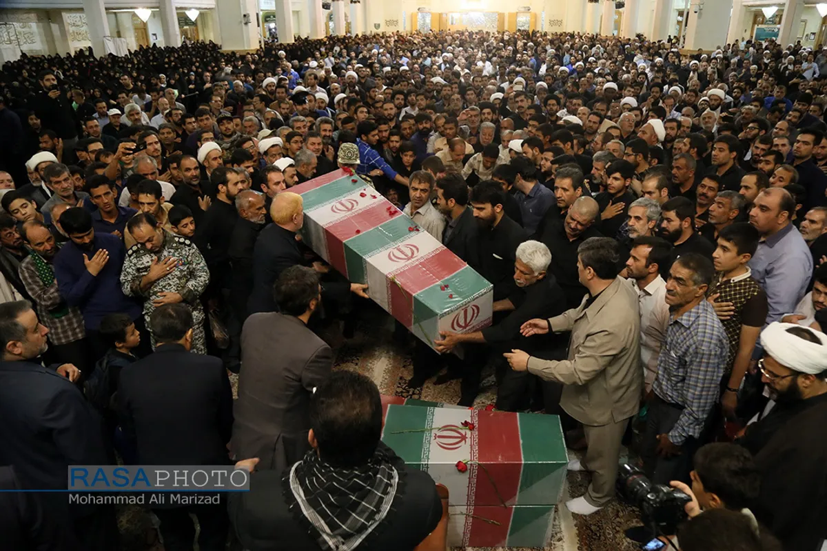 تشییع ۷ شهید گمنام دفاع مقدس در قم