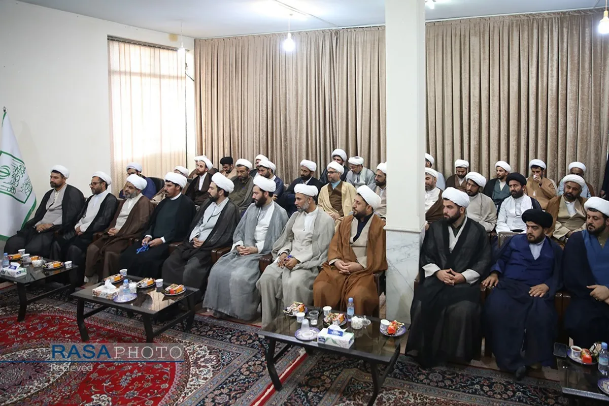 دیدار نمایندگان ولی فقیه در نیروی دریایی سپاه با آیت الله حسینی بوشهری