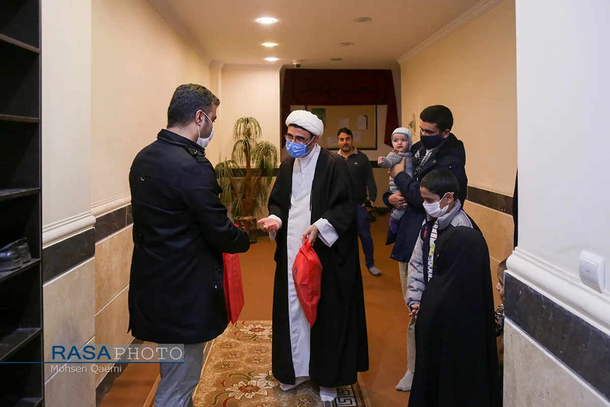 تجلیل از طلبه جهادی فعال در بیمارستان&zwnj;های کرونایی به مناسبت روز پرستار