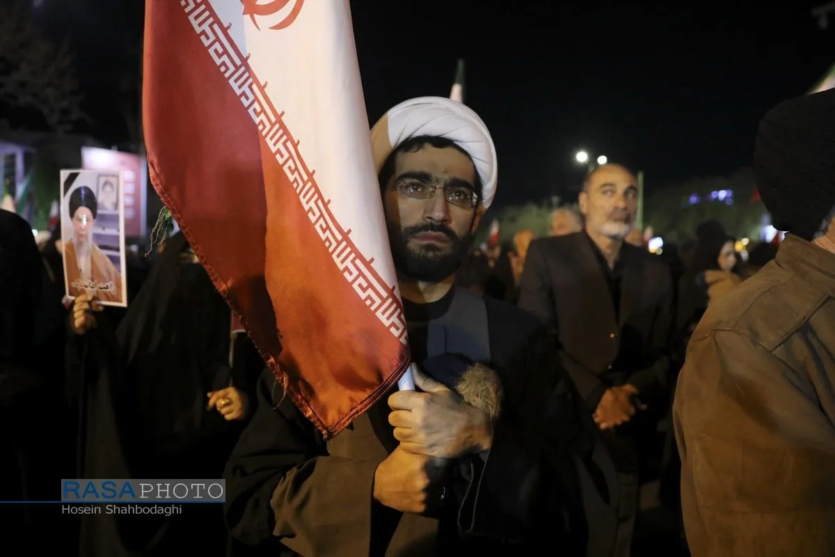 شور  و شوق مردم در خیابان&zwnj;های قم در پی اعلام رهبری حضرت آیت الله سید مجتبی خامنه&zwnj;ای