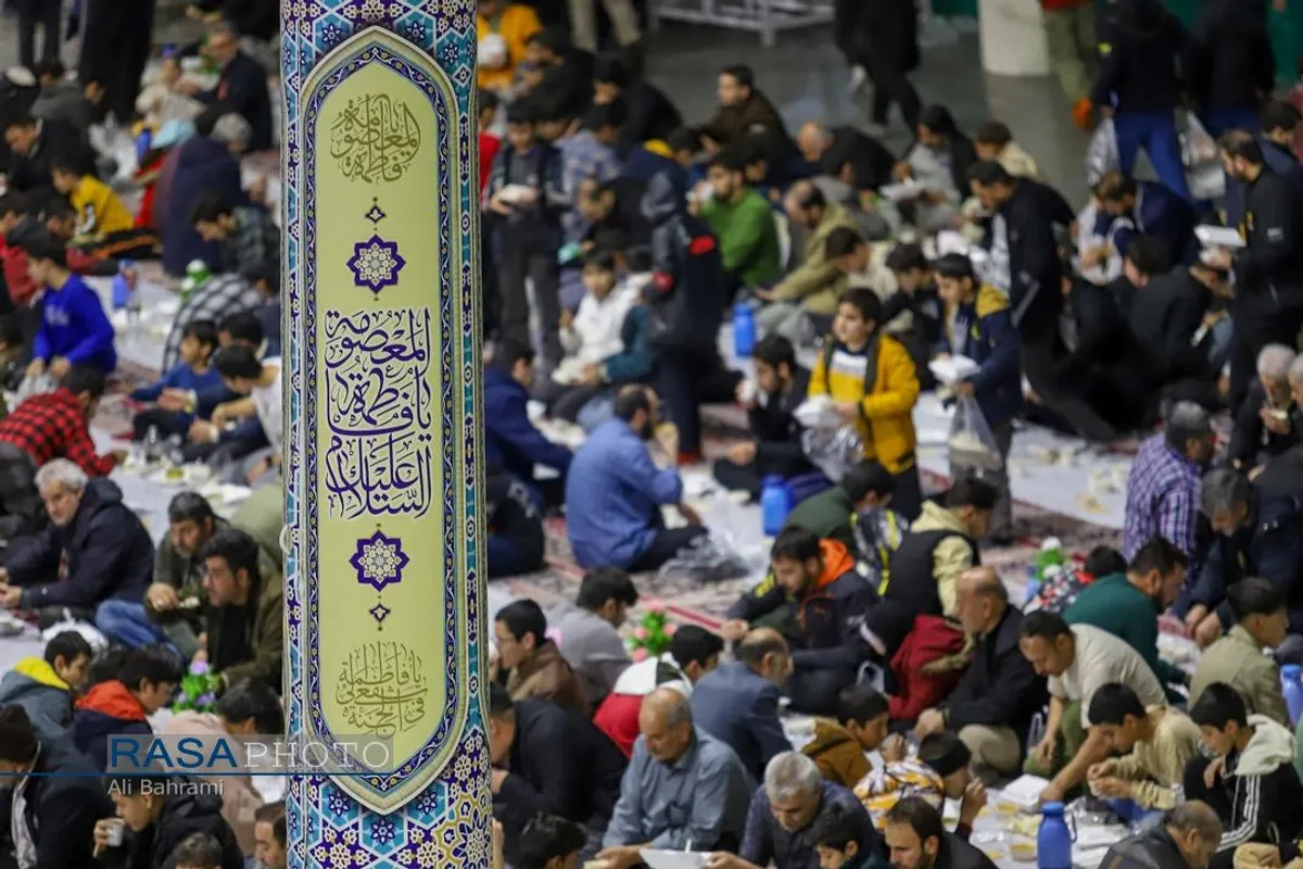 سفره افطاری حرم حضرت فاطمه معصومه (سلام&zwnj;الله&zwnj;علیها) در ماه مبارک رمضان