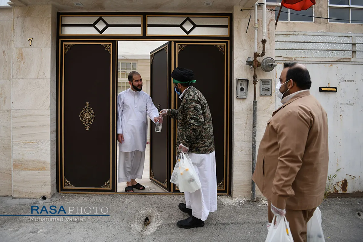 ضدعفونی معابر و توزیع اقلام بهداشتی توسط طلاب و جوانان غیر ایرانی شباب المقاومه