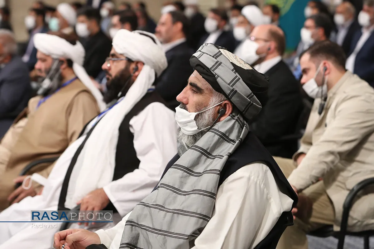 دیدار مسئولان نظام و میهمانان کنفرانس وحدت اسلامى با مقام معظم رهبری