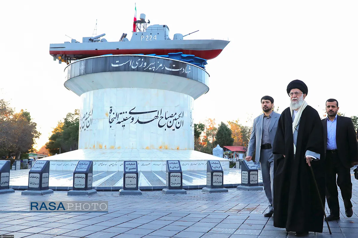 حضور مقام معظم رهبری در مرقد مطهر امام راحل و گلزار شهدای بهشت زهرا