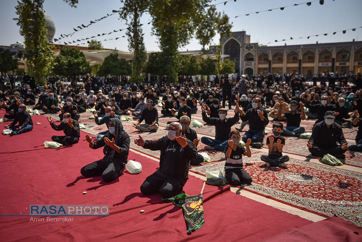 عزاداری و نماز جماعت ظهر عاشورا در حرم حضرت احمدبن موسی الکاظم (ع)