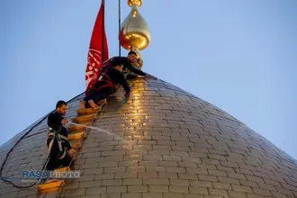 تنظیف گنبد و محیط پیرامونی حرم مطهر حضرت ابالفضل (ع) در آستانه محرم