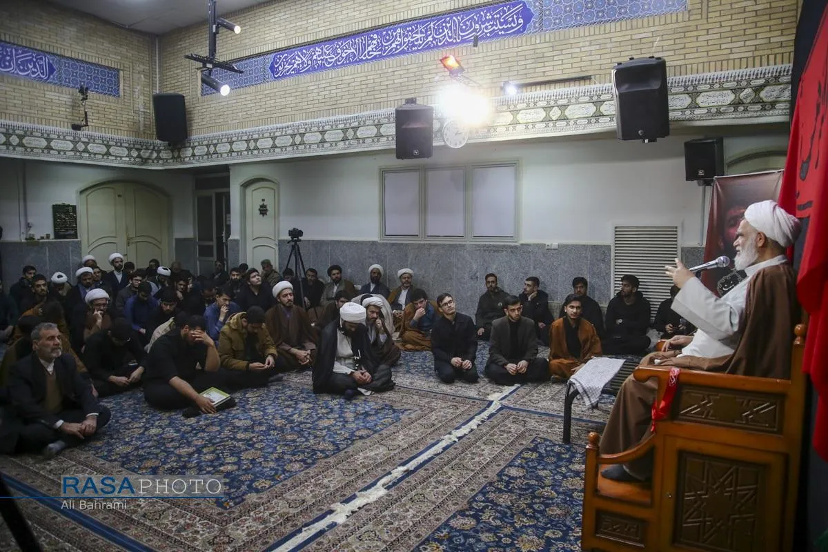 وداع با پیکر طلبه شهید در مدرسه علمیه امام حسین (ع) قم