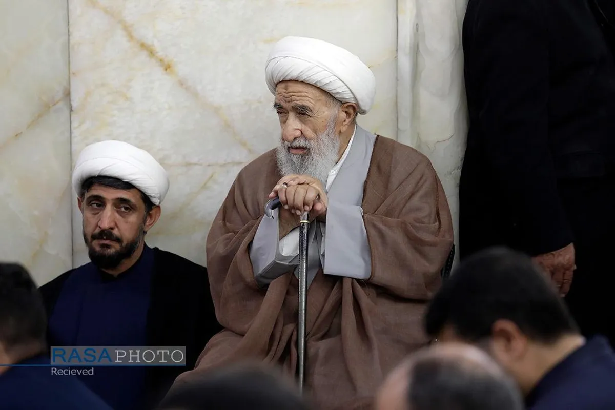 غبارروبی ضریح مطهر رضوی در آستانه دهه &laquo;ولایت و امامت&raquo;