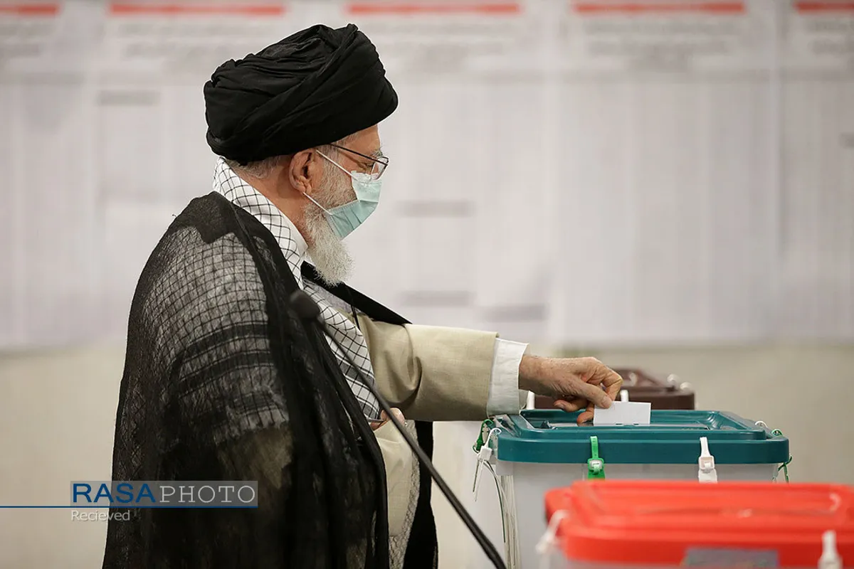 حضور مقام معظم رهبری در پای صندوق رای