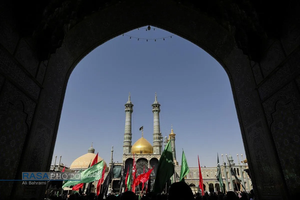 دسته عزای خادمان و زائران در سالروز رحلت حضرت معصومه (سلام&zwnj;الله&zwnj;علیها)