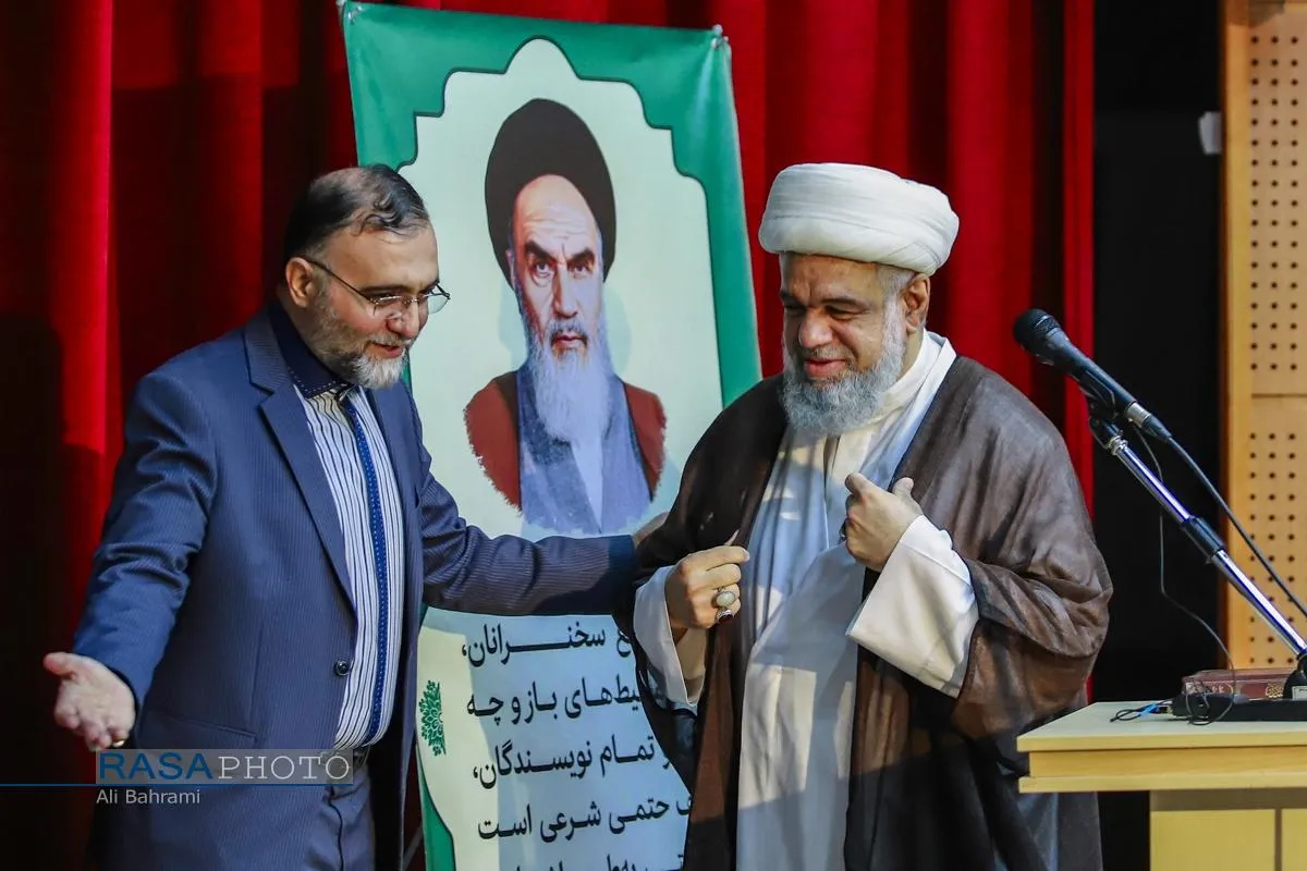 آیین رونمایی و آغاز برپایی جلسات درس اخلاق در مساجد استان قم با سخنرانی آیت الله شب زنده دار