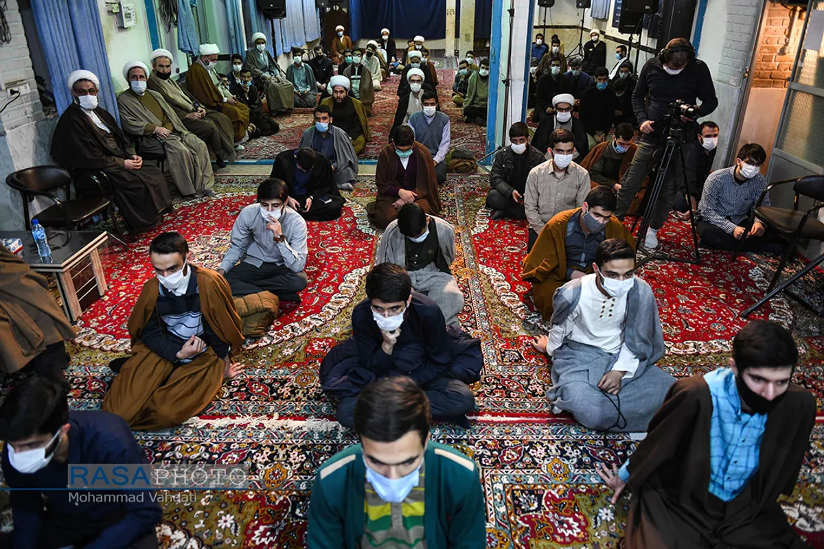 بزرگداشت حضرات آیات یزدی و مصباح یزدی در مدرسه حقانی قم