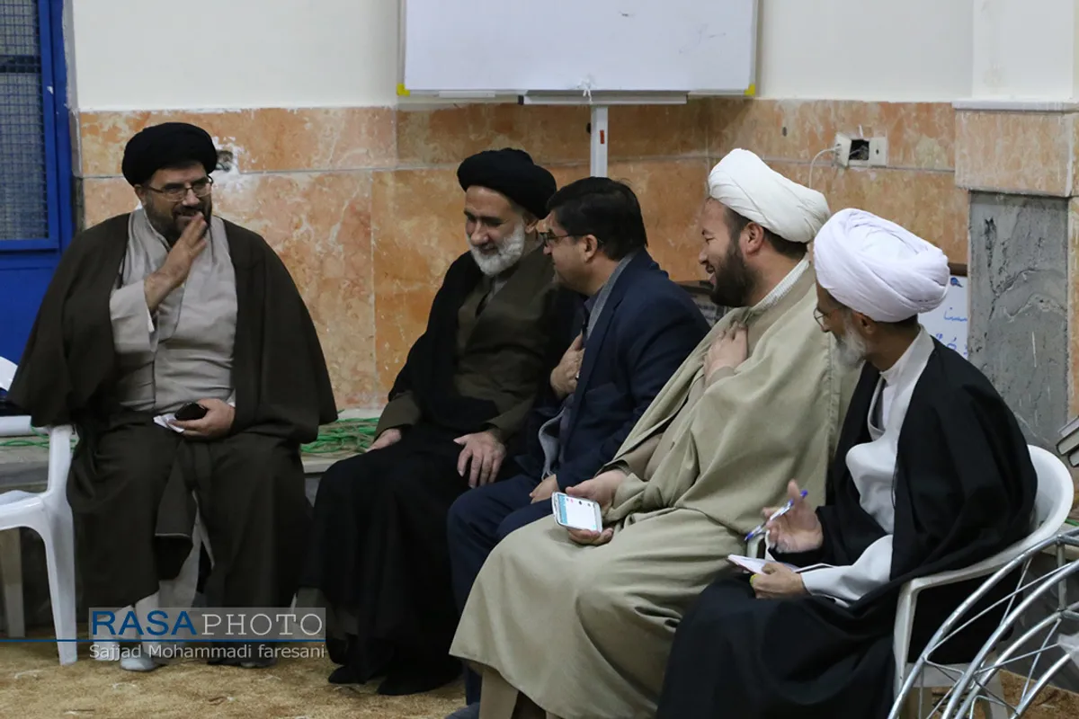 اساتید حوزه&zwnj;های علمیه و مراکز آموزش عالی با نماینده ولی فقیه در استان چهارمحال و بختیاری