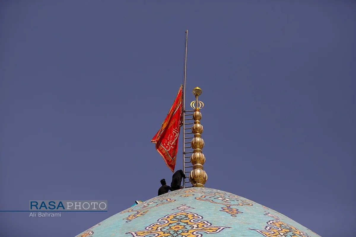 تجمع خونخواهی مردم قم و تعویض پرچم مسجد مقدس جمکران