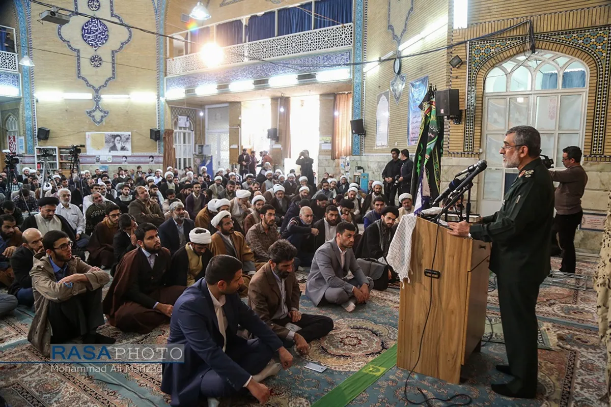 تصاویری از فرمانده شهید هوافضای سپاه سردار حاجی زاده