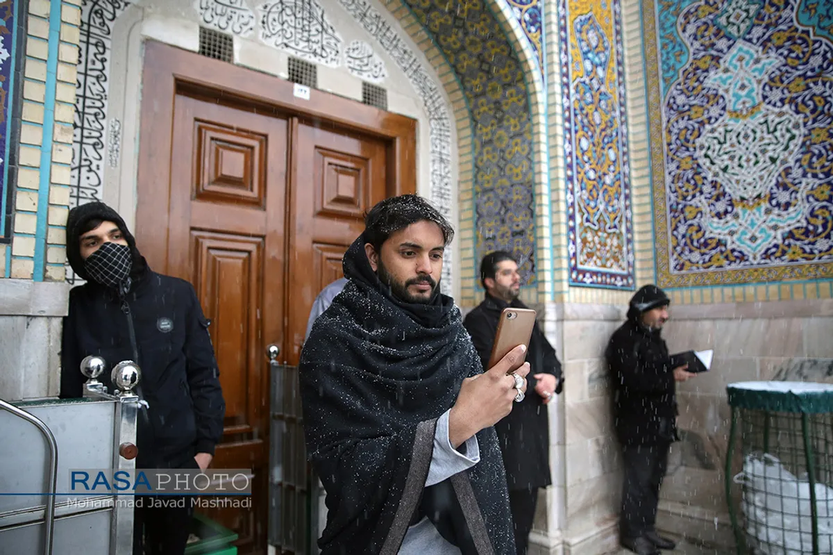 بارش برف در حرم مطهر امام رضا (علیه السلام)