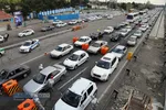 تست تب سنجی توسط جمعیت هلال احمر در خروجی تهران&lrm;