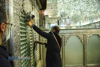 آئین تعویض پرچم حرم حضرت احمد&zwnj;بن&zwnj;موسی الکاظم (ع) در شراز