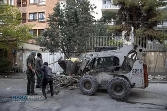 فعالیت جهادی طلاب در منازل آسیب&zwnj;دیده تهران در سومین جنگ تحمیلی