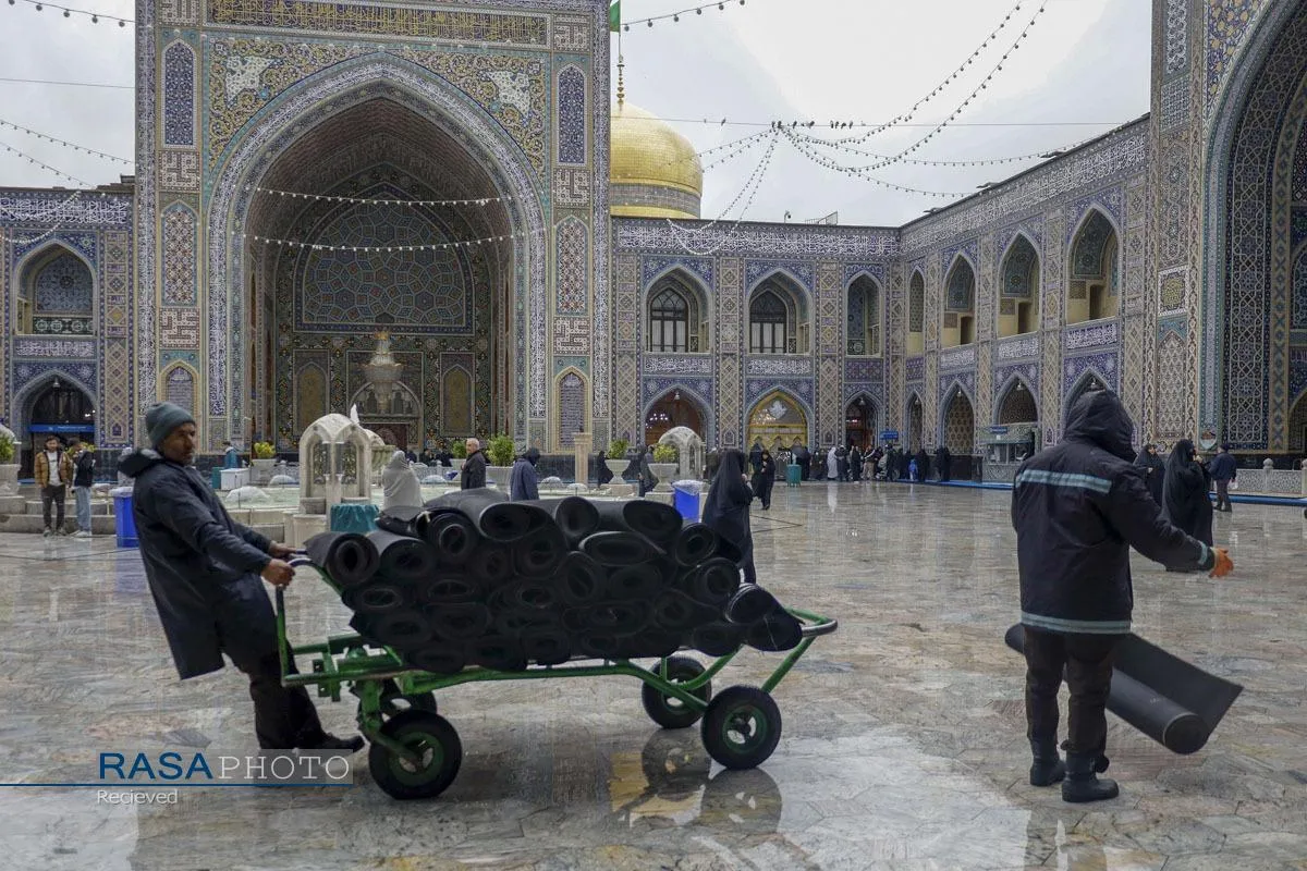 بارش باران و برف در حرم مطهر رضوی