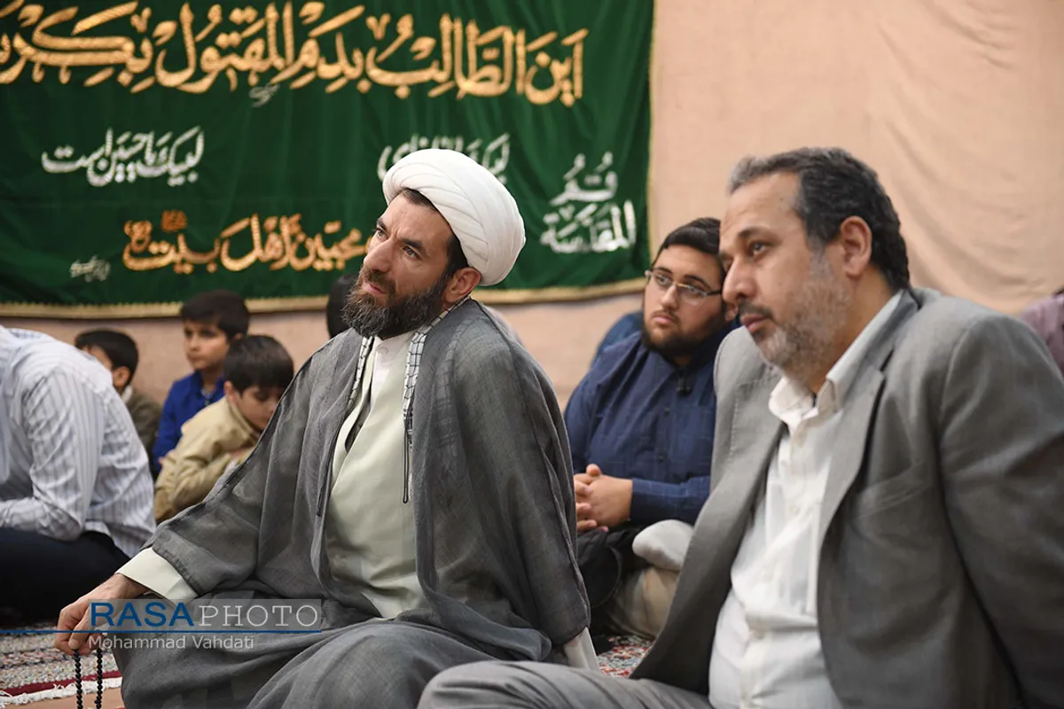 مناجات خوانی شب&zwnj;های ماه مبارک رمضان در هیئت محبین اهلبیت