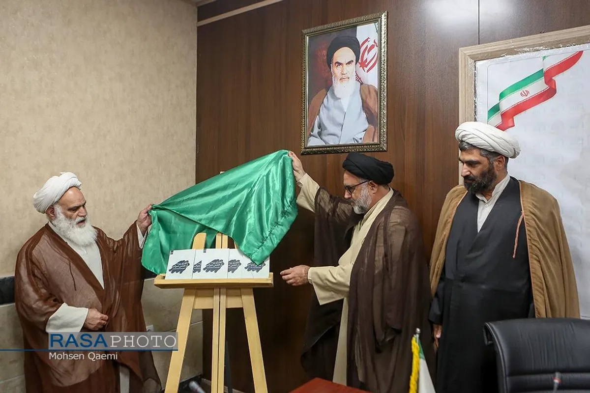 رونمایی از کتاب بلوری از جنس سراب