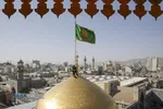 آیین تعویض پرچم گنبد منور رضوی در روز میلاد حضرت امام رضا (علیه&zwnj;السلام)