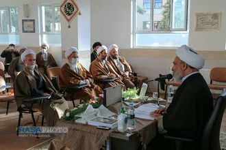 نشست مدیر حوزه علمیه خواهران کشور با هیأت امنا مدارس علمیه خواهران استان اصفهان&lrm;&lrm;