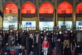 آیین لاله گردانی شب شام غریبان شهادت امام رضا(ع) در شیراز&lrm;