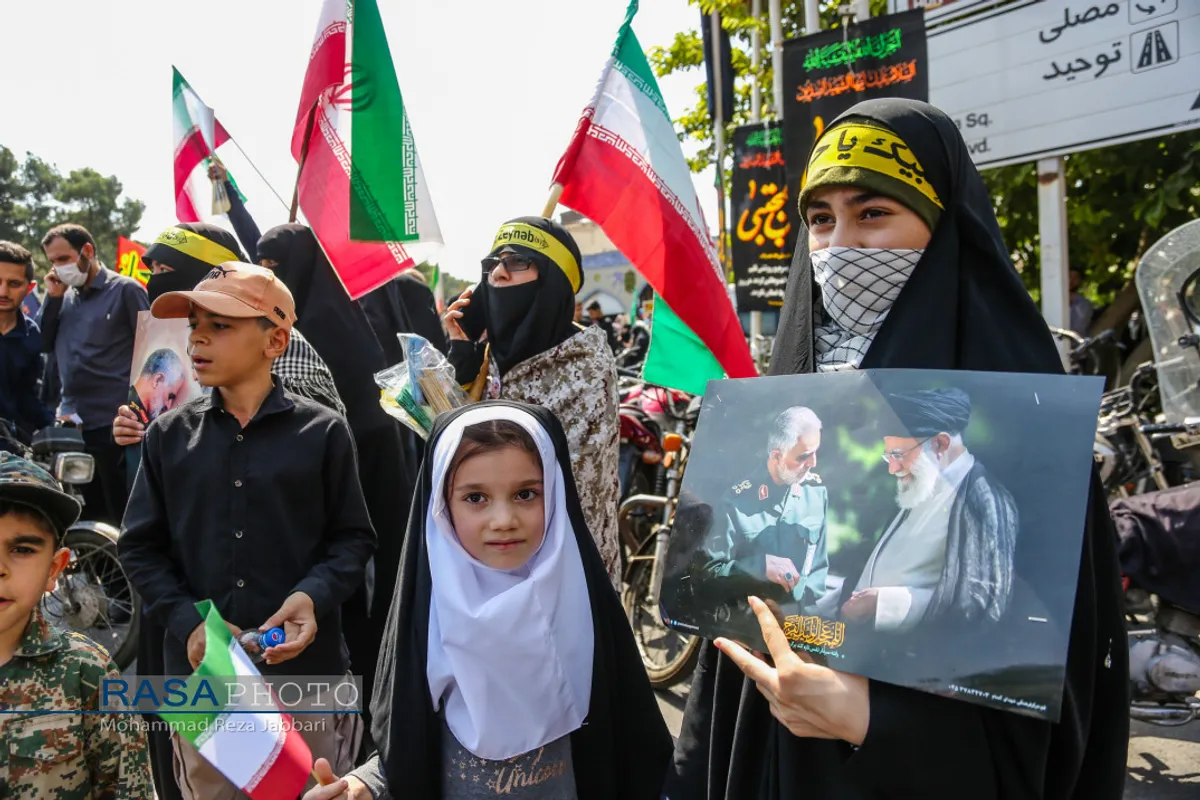 راهپیمایی مردم انقلابی قم علیه اغتشاشگران