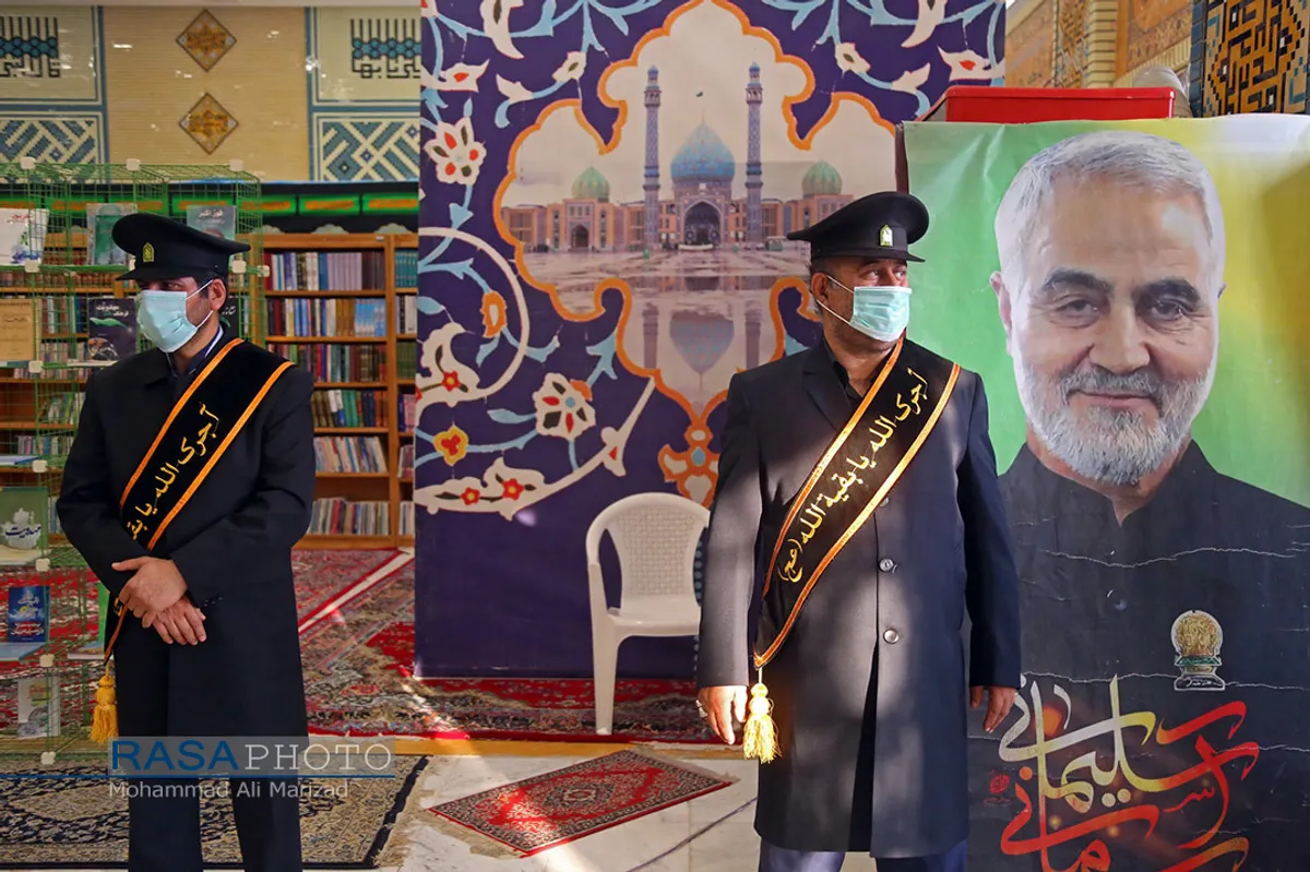 تعویض پرچم مسجد مقدس جمکران در آستانه ماه محرم