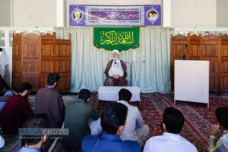 جشن عمامه&zwnj;گذاری طلاب توسط حضرت آیت الله سبحانی