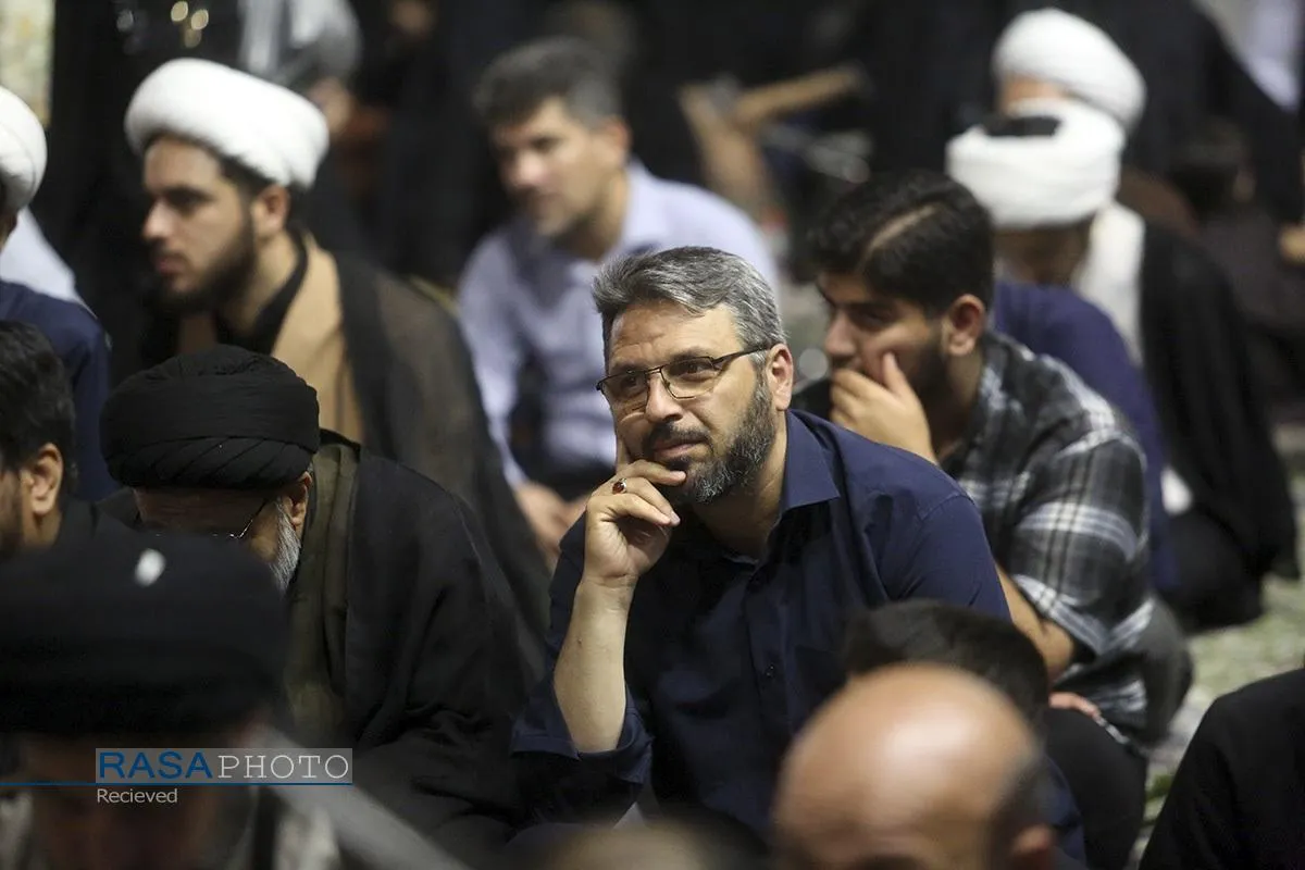 اجتماع هیئات مذهبی قم با شعار &laquo;مسلم دیگر تنها نخواهد ماند&raquo; در حرم مطهر