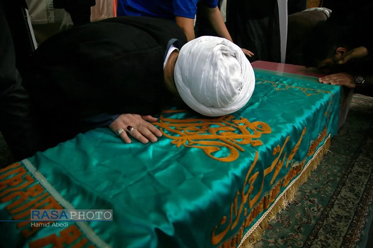 تشییع و تدفین دو شهید گمنام دفاع مقدس در مسجد مقدس جمکران