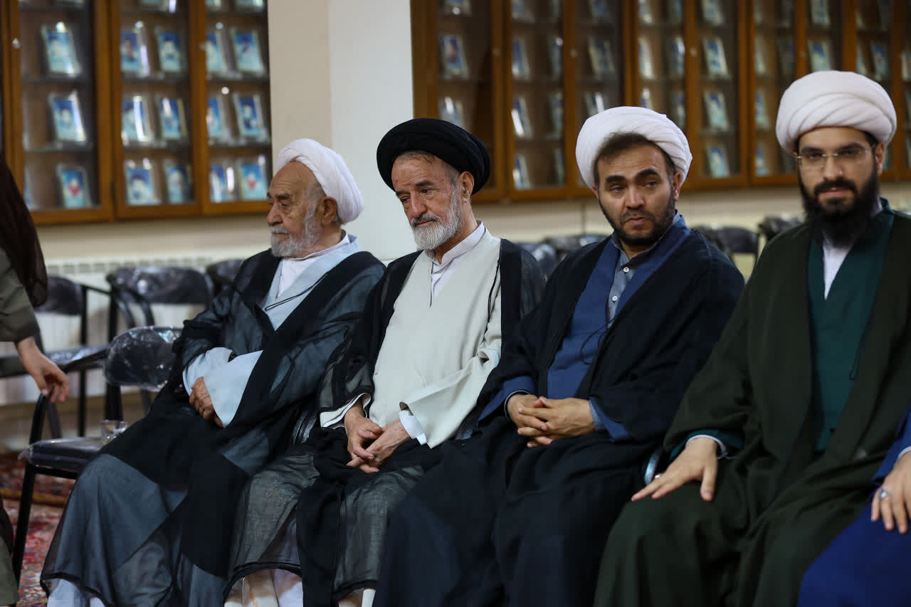 حضور امام جمعه تبریز در جمع اساتید، طلاب و فضلای حوزه علمیه+ تصاویر حضور امام جمعه تبریز در جمع اساتید، طلاب و فضلای حوزه علمیه+ تصاویر