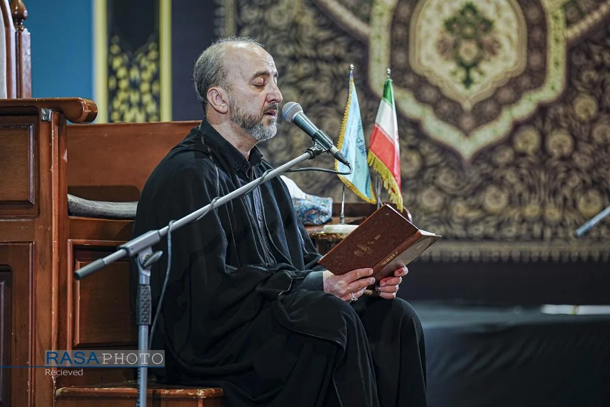تجدید عهد عزاداران با صاحب عزا در شب نخست محرم