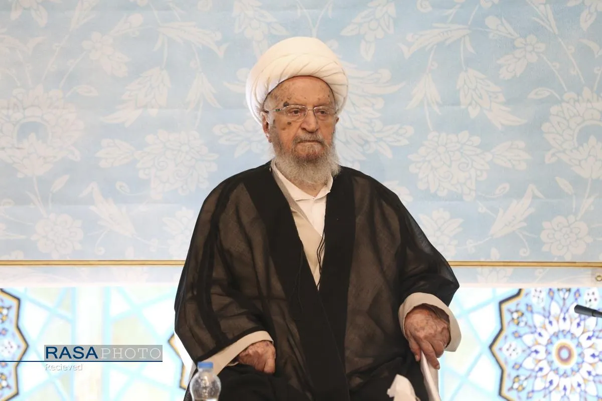 حضور حضرت آیت الله مکارم شیرازی در جمع طلاب، اساتید، مدیران و کادر مراکز تحت اشراف ایشان