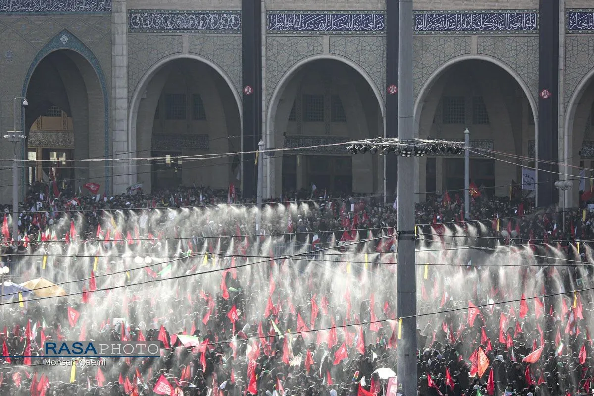 اقامه نماز بر پیکر رهبر شهید انقلاب