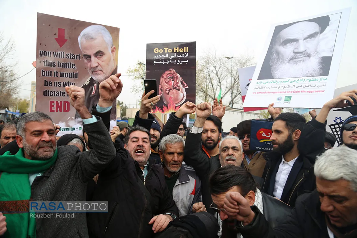 راهپیمایی نمازگزاران تهرانی در حمایت از عزت و اقتدار نظام اسلامی