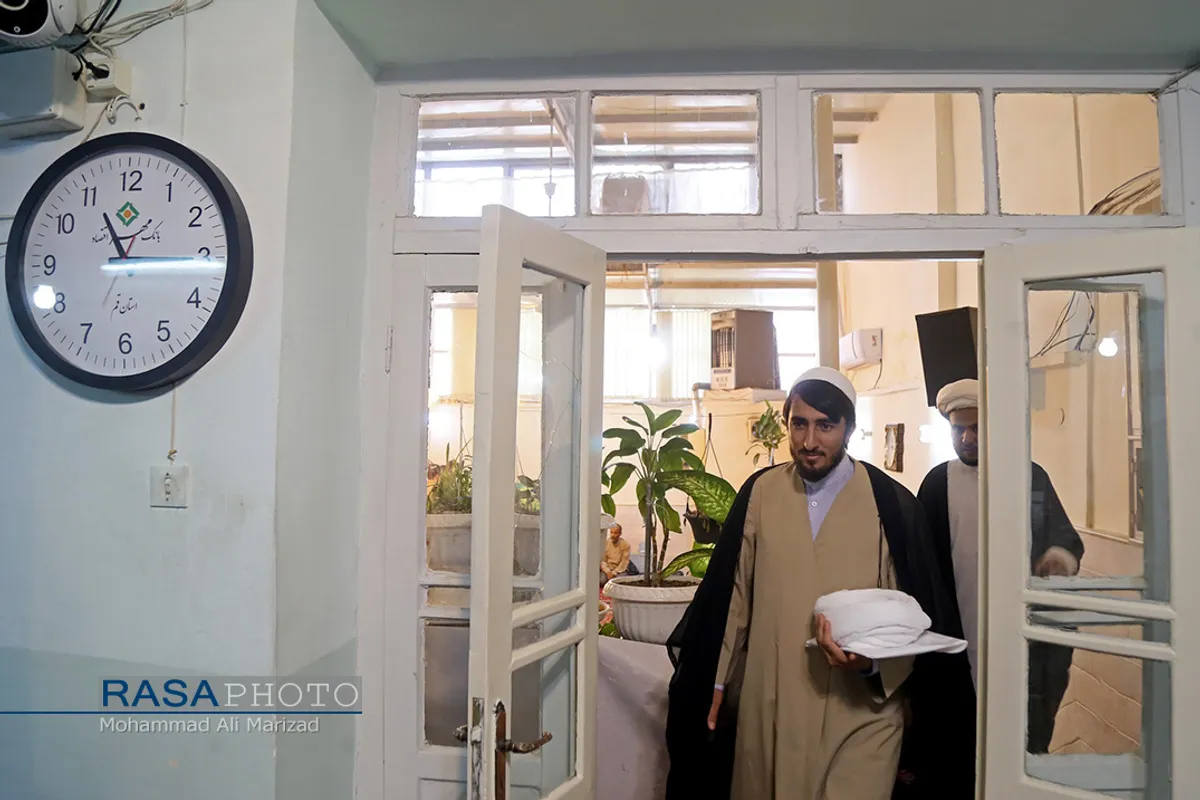 مراسم عمامه&zwnj;گذاری طلاب در بیوت مراجع تقلید در روز عید سعید غدیر