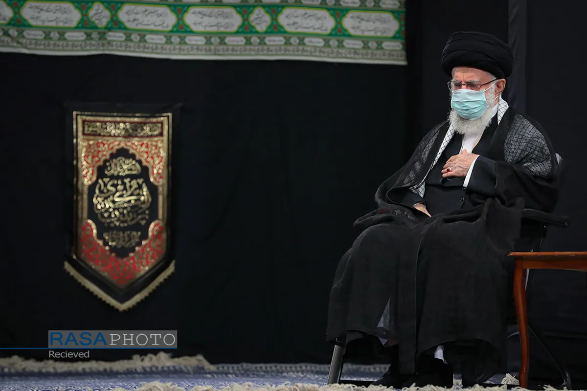 عزاداری شام غریبان حسینی (ع) در حسینیه امام خمینی (ره) با حضور مقام معظم رهبری